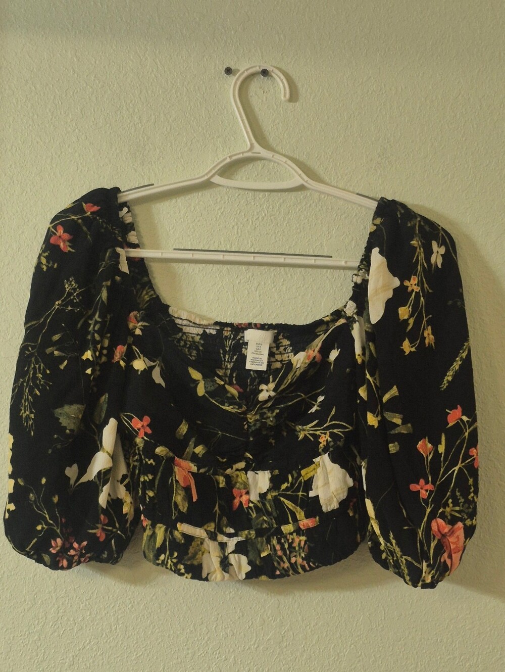 H&M Black Floral Puff-Sleeve Cropped Top
